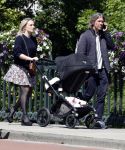Amsterdam 14 juli 2024
Rob v d Wouw met zijn vriendin achter de kinderwagen met daarin hun baby tje / kindje