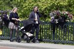 Amsterdam 14 juli 2024
Rob v d Wouw met zijn vriendin achter de kinderwagen met daarin hun baby tje / kindje