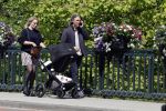 Amsterdam 14 juli 2024
Rob v d Wouw met zijn vriendin achter de kinderwagen met daarin hun baby tje / kindje