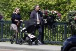 Amsterdam 14 juli 2024
Rob v d Wouw met zijn vriendin achter de kinderwagen met daarin hun baby tje / kindje