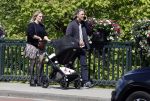 Amsterdam 14 juli 2024
Rob v d Wouw met zijn vriendin achter de kinderwagen met daarin hun baby tje / kindje