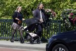 Amsterdam 14 juli 2024
Rob v d Wouw met zijn vriendin achter de kinderwagen met daarin hun baby tje / kindje