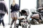 Amsterdam 14 juli 2024
Rob v d Wouw met zijn vriendin achter de kinderwagen met daarin hun baby tje / kindje