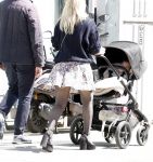 Amsterdam 14 juli 2024
Rob v d Wouw met zijn vriendin achter de kinderwagen met daarin hun baby tje / kindje