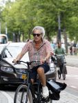 Amsterdam 18 juli 2024
Oud politicus Roger v Boxtel op de fiets in Amsterdam.