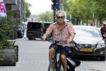 Amsterdam 18 juli 2024
Oud politicus Roger v Boxtel op de fiets in Amsterdam.