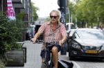 Amsterdam 18 juli 2024
Oud politicus Roger v Boxtel op de fiets in Amsterdam.