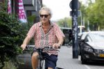 Amsterdam 18 juli 2024
Oud politicus Roger v Boxtel op de fiets in Amsterdam.