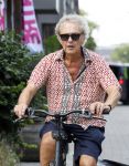 Amsterdam 18 juli 2024
Oud politicus Roger v Boxtel op de fiets in Amsterdam.