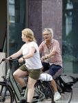 Amsterdam 18 juli 2024
Oud politicus Roger v Boxtel op de fiets in Amsterdam.