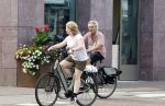 Amsterdam 18 juli 2024
Oud politicus Roger v Boxtel op de fiets in Amsterdam.