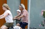 Amsterdam 18 juli 2024
Oud politicus Roger v Boxtel op de fiets in Amsterdam.