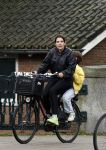 Amsterdam 13 juli 2024
Tina de Bruin met zoon op de fiets in Amsterdam zuid.