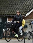 Amsterdam 13 juli 2024
Tina de Bruin met zoon op de fiets in Amsterdam zuid.
