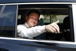 Amsterdam 10 juli 2024
Tino Martin zit achter in zijn auto en wordt gereden door chauffeur.