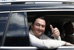 Amsterdam 10 juli 2024
Tino Martin zit achter in zijn auto en wordt gereden door chauffeur.