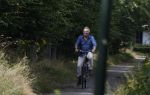 Laren Blaricum Huizen 8 juli 2024
Tom Egbers fietsen door het het gooi en genietend van het zonnetje .