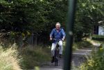 Laren Blaricum Huizen 8 juli 2024
Tom Egbers fietsen door het het gooi en genietend van het zonnetje .