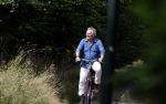 Laren Blaricum Huizen 8 juli 2024
Tom Egbers fietsen door het het gooi en genietend van het zonnetje .
