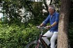 Laren Blaricum Huizen 8 juli 2024
Tom Egbers fietsen door het het gooi en genietend van het zonnetje .