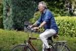 Laren Blaricum Huizen 8 juli 2024
Tom Egbers fietsen door het het gooi en genietend van het zonnetje .