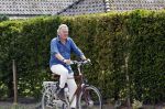 Laren Blaricum Huizen 8 juli 2024
Tom Egbers fietsen door het het gooi en genietend van het zonnetje .
