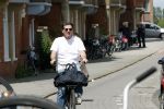 Amsterdam 4 juli 2024
Twan Huys met zijn vrouw op de fiets in het centrum van Amsterdam.