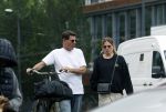 Amsterdam 4 juli 2024
Twan Huys met zijn vrouw op de fiets in het centrum van Amsterdam.