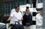 Amsterdam 4 juli 2024
Twan Huys met zijn vrouw op de fiets in het centrum van Amsterdam.