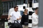Amsterdam 4 juli 2024
Twan Huys met zijn vrouw op de fiets in het centrum van Amsterdam.