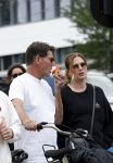 Amsterdam 4 juli 2024
Twan Huys met zijn vrouw op de fiets in het centrum van Amsterdam.