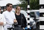 Amsterdam 4 juli 2024
Twan Huys met zijn vrouw op de fiets in het centrum van Amsterdam.