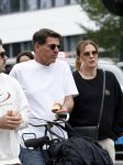 Amsterdam 4 juli 2024
Twan Huys met zijn vrouw op de fiets in het centrum van Amsterdam.