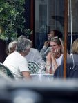 Amsterdam 18 juli 2024
Victor Reinier en zijn vriend op terras en ndaarna fietsend naar zijn huis in Amsterdam zuid..