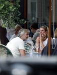 Amsterdam 18 juli 2024
Victor Reinier en zijn vriend op terras en ndaarna fietsend naar zijn huis in Amsterdam zuid..