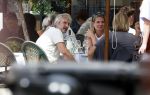 Amsterdam 18 juli 2024
Victor Reinier en zijn vriend op terras en ndaarna fietsend naar zijn huis in Amsterdam zuid..