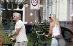 Amsterdam 18 juli 2024
Victor Reinier en zijn vriend op terras en ndaarna fietsend naar zijn huis in Amsterdam zuid..