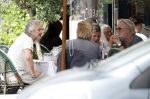 Amsterdam 18 juli 2024
Victor Reinier en zijn vriend op terras en ndaarna fietsend naar zijn huis in Amsterdam zuid..