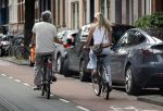 Amsterdam 18 juli 2024
Victor Reinier en zijn vriend op terras en ndaarna fietsend naar zijn huis in Amsterdam zuid..