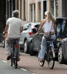 Amsterdam 18 juli 2024
Victor Reinier en zijn vriend op terras en ndaarna fietsend naar zijn huis in Amsterdam zuid..