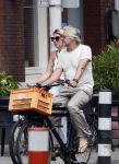 Amsterdam 18 juli 2024
Victor Reinier en zijn vriend op terras en ndaarna fietsend naar zijn huis in Amsterdam zuid..