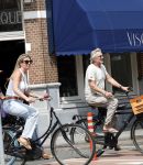 Amsterdam 18 juli 2024
Victor Reinier en zijn vriend op terras en ndaarna fietsend naar zijn huis in Amsterdam zuid..