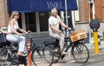 Amsterdam 18 juli 2024
Victor Reinier en zijn vriend op terras en ndaarna fietsend naar zijn huis in Amsterdam zuid..