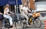 Amsterdam 18 juli 2024
Victor Reinier en zijn vriend op terras en ndaarna fietsend naar zijn huis in Amsterdam zuid..