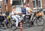 Amsterdam 18 juli 2024
Victor Reinier en zijn vriend op terras en ndaarna fietsend naar zijn huis in Amsterdam zuid..