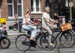 Amsterdam 18 juli 2024
Victor Reinier en zijn vriend op terras en ndaarna fietsend naar zijn huis in Amsterdam zuid..