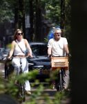 Amsterdam 18 juli 2024
Victor Reinier en zijn vriend op terras en ndaarna fietsend naar zijn huis in Amsterdam zuid..