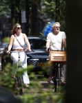 Amsterdam 18 juli 2024
Victor Reinier en zijn vriend op terras en ndaarna fietsend naar zijn huis in Amsterdam zuid..