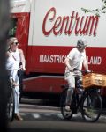 Amsterdam 18 juli 2024
Victor Reinier en zijn vriend op terras en ndaarna fietsend naar zijn huis in Amsterdam zuid..