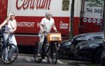 Amsterdam 18 juli 2024
Victor Reinier en zijn vriend op terras en ndaarna fietsend naar zijn huis in Amsterdam zuid..